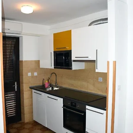 Cosy With A Terrace And A Sea View Ravni